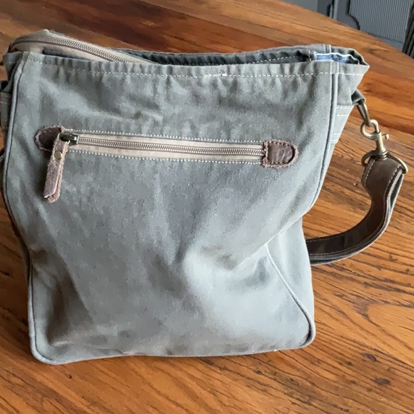 Chloe & Lex Zip top tote - Picture 2 of 7